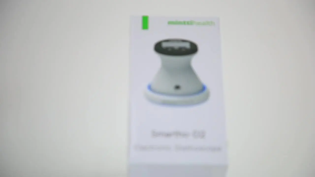 

Умное медицинское устройство, больничный врач и медсестра, стетоскоп, беспроводной цифровой стетоскоп