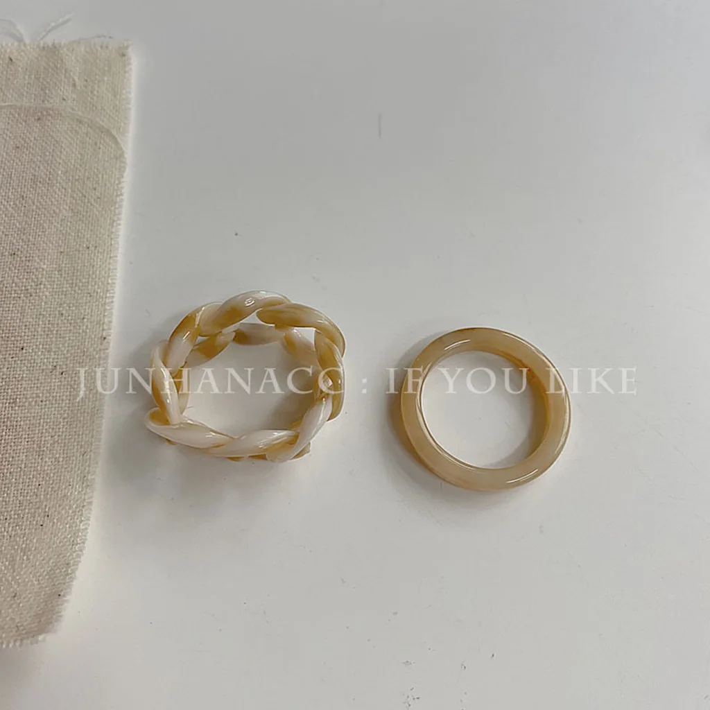 

7Rings Vintage Minimal Fashion Instagram Style Acrylic Rings Set 2PCS for Women Girlfriend Students Jewelry Accessories Gifts