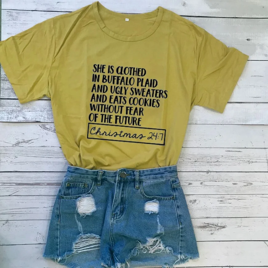 She is clothed in Buffalo, клетчатая футболка, Милые новогодние майки для женщин, слоган, Повседневная красная Эстетическая футболка, девичник, вечерние топы