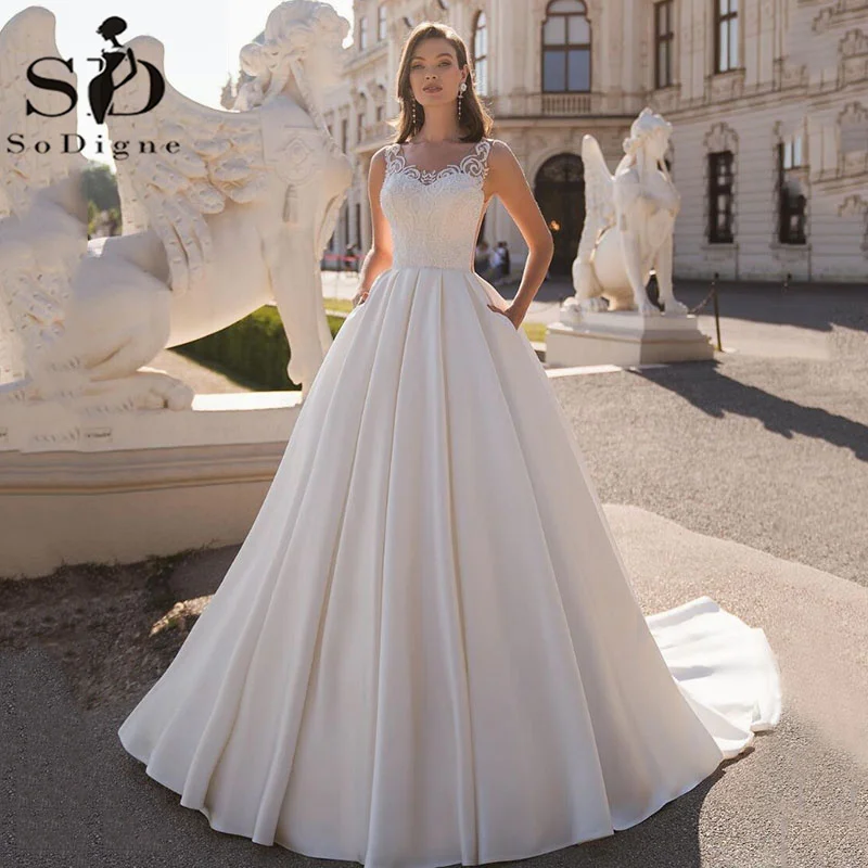 Купи SoDigne Country Wedding Dresses V Neck Button Back Lace White Satin Wedding Gown With Pocket A-Line Boho Bride Gown Plus Size за 5,393 рублей в магазине AliExpress