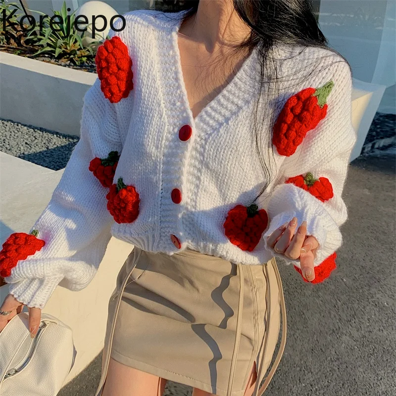 

Свитер кореjepo женский короткий трехмерный клубничный Свободный кардиган с V-образным вырезом пальто осень 2021 новые белые свитера Топ
