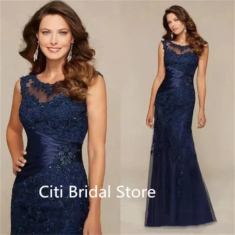 

Женское кружевное платье с юбкой-годе