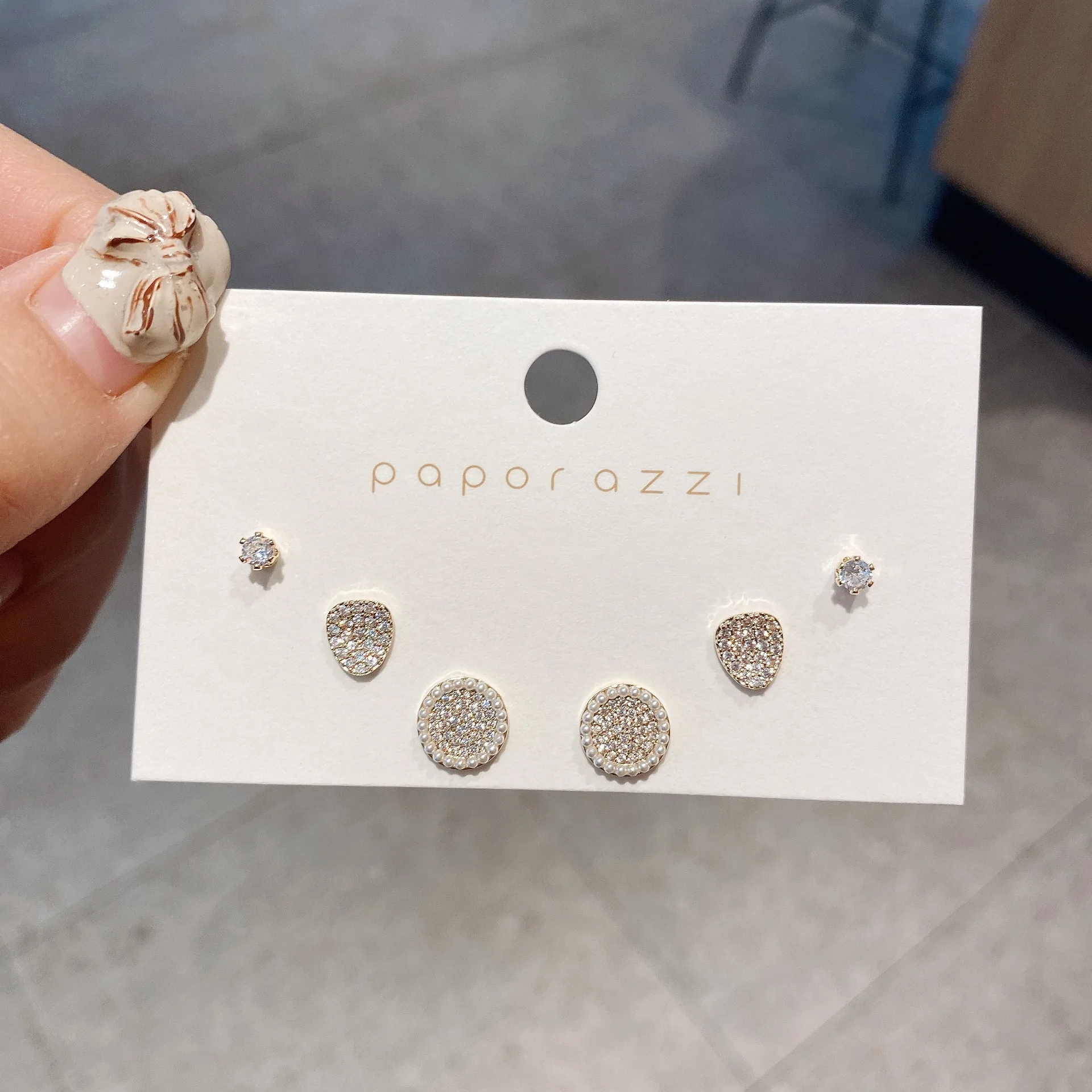 

INS Simple Micro Inlaid Zircon Set Earrings Circle Internet Celebrity Week Gift