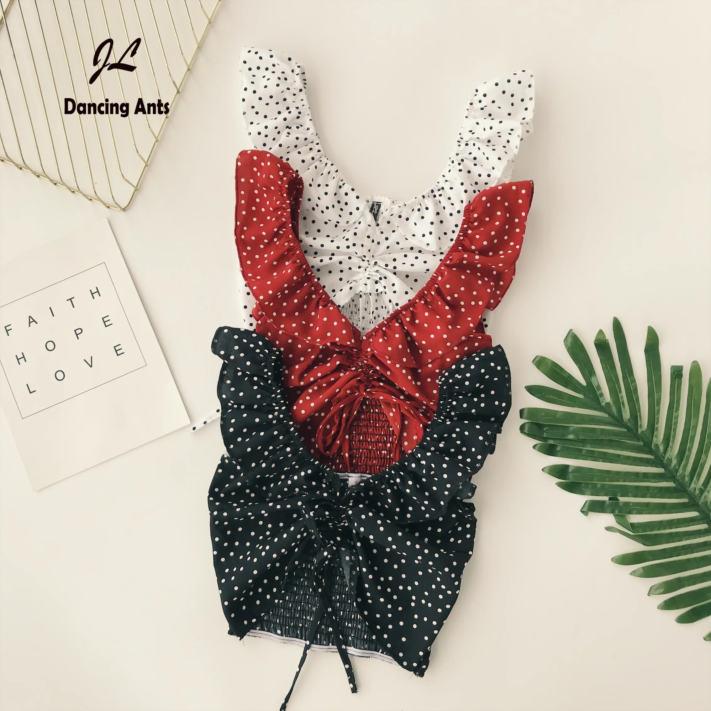 Женский жилет в горошек с V-образным вырезом | Женская одежда