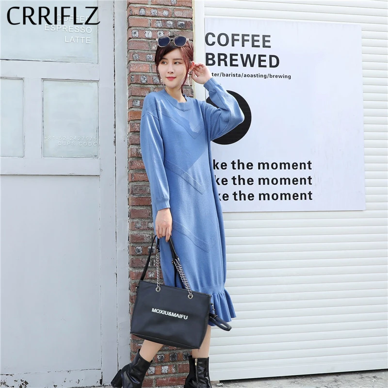 Женское трикотажное платье повседневное однотонное с оборками длинными