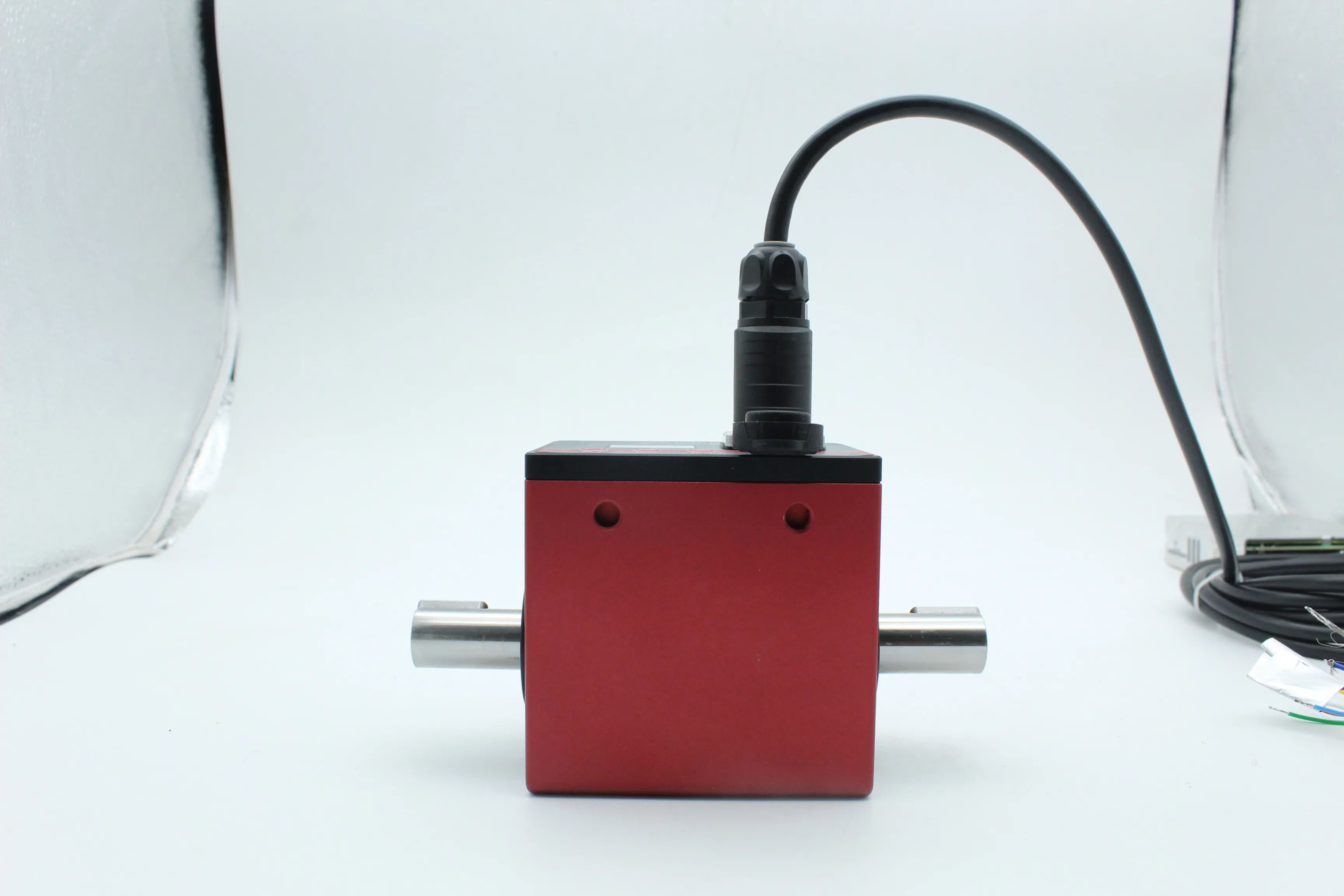 Бесконтактный поворотный датчик крутящего момента с измерением скорости |