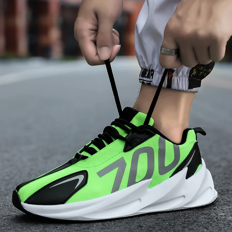 Дизайн Kanye 700 V2 Boost Triple S Sneakers Desi роскошные мужские и женские туфли для папы бежевые черные спортивные кроссовки