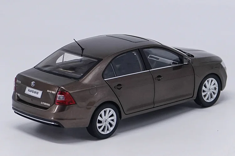 1:18 Высокая тщательная Skoda Rapid сплав модель автомобиля статические металлические модельные автомобили с оригинальной коробкой