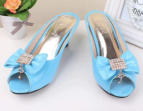 blue crystal Женские шлепанцы с открытым носком, слайды на высоких каблуках, стразы с бантом, мягкие летние туфли из лакированной кожи, цвета: черный, белый, размера плюс - Цвет: blue crystal