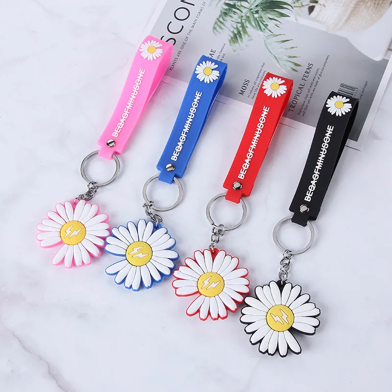 

2020 Fashion Small Daisy Keychains Cute g-Dragon Flower Sunflower Car Key Chain Women Bag Pendant Keyring Gifts Lovers Gift
