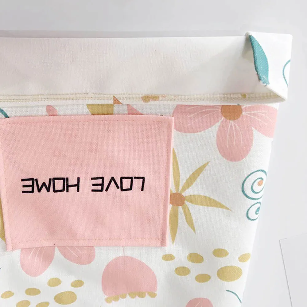 Красивый розовый цветочный фартук в классическом стиле для родителей и детей