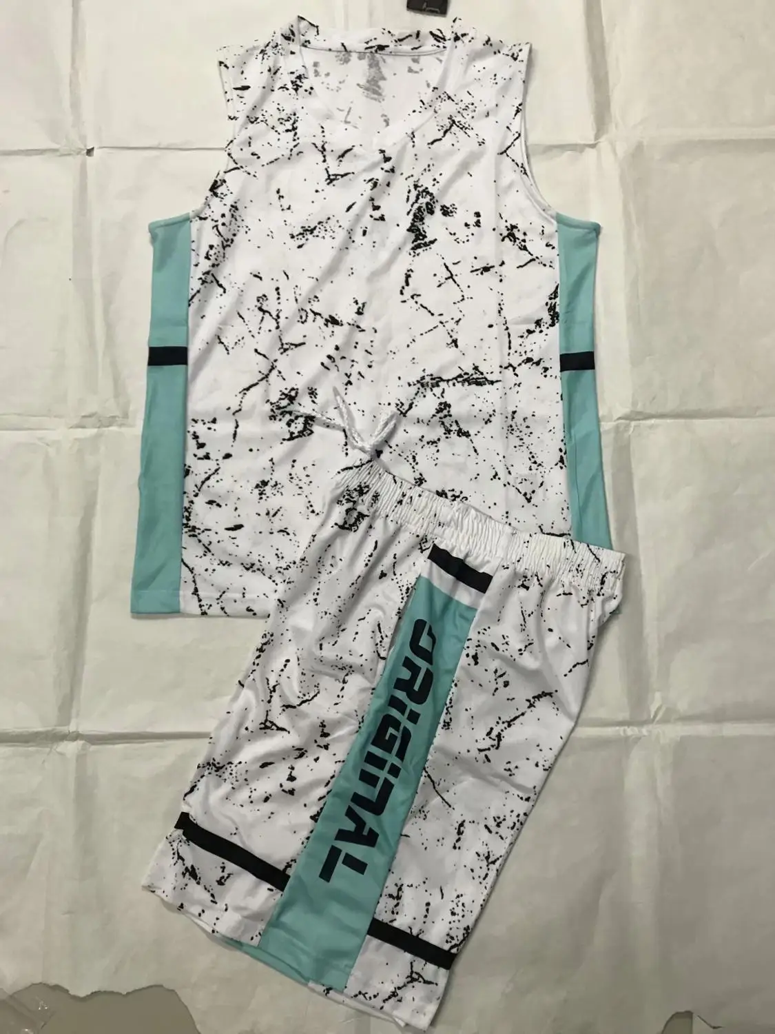 

2021 New High quality Men Basketball Set Uniforms kits Sports clothes Kids basketball jerseys college tracksuits DIY Customized