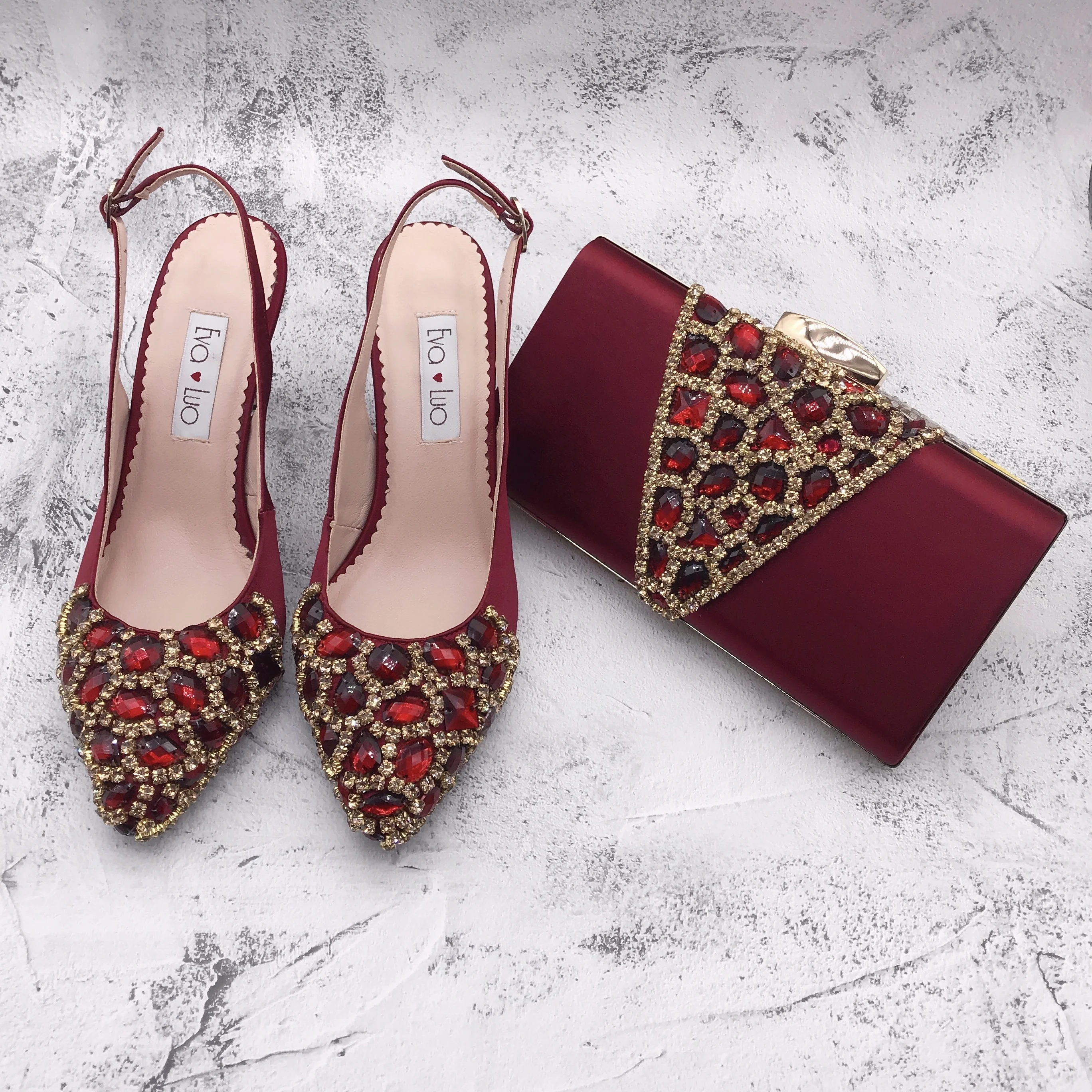 Рисунок 4 - Женская свадебная обувь и сумки