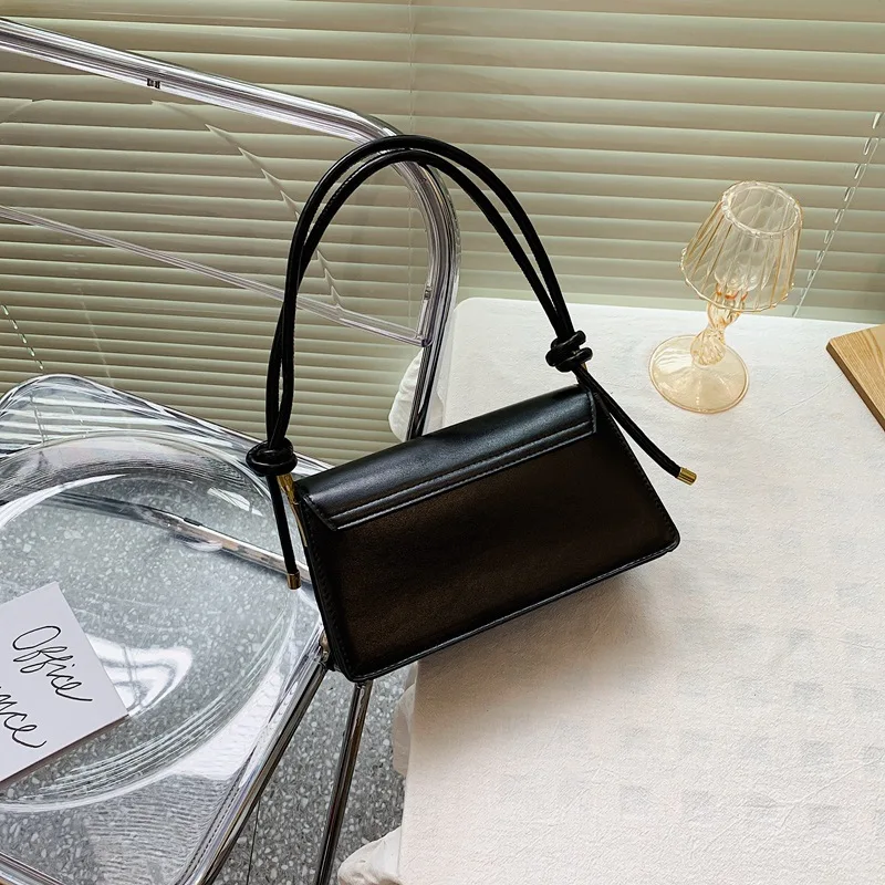 

European Style Handbag New Fashion Solid Color Adjustable Women Shoulder Bag Retro Baguette Bag Fashion Simple Female Armpit Bag