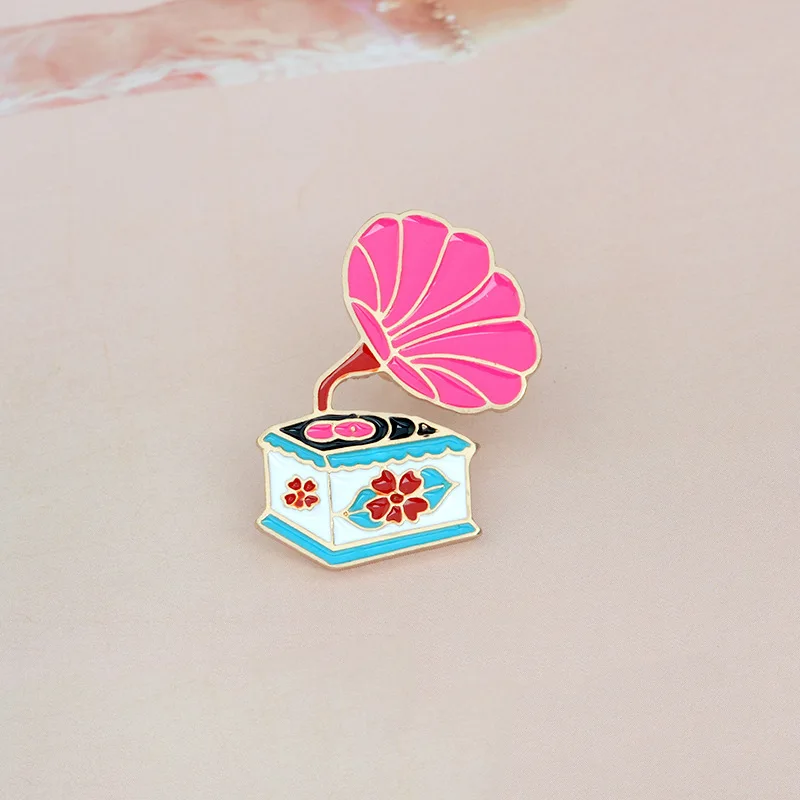 

1pcs Creative fashion exquisite phonograph jacket cartoon pins wild collection badge brooch