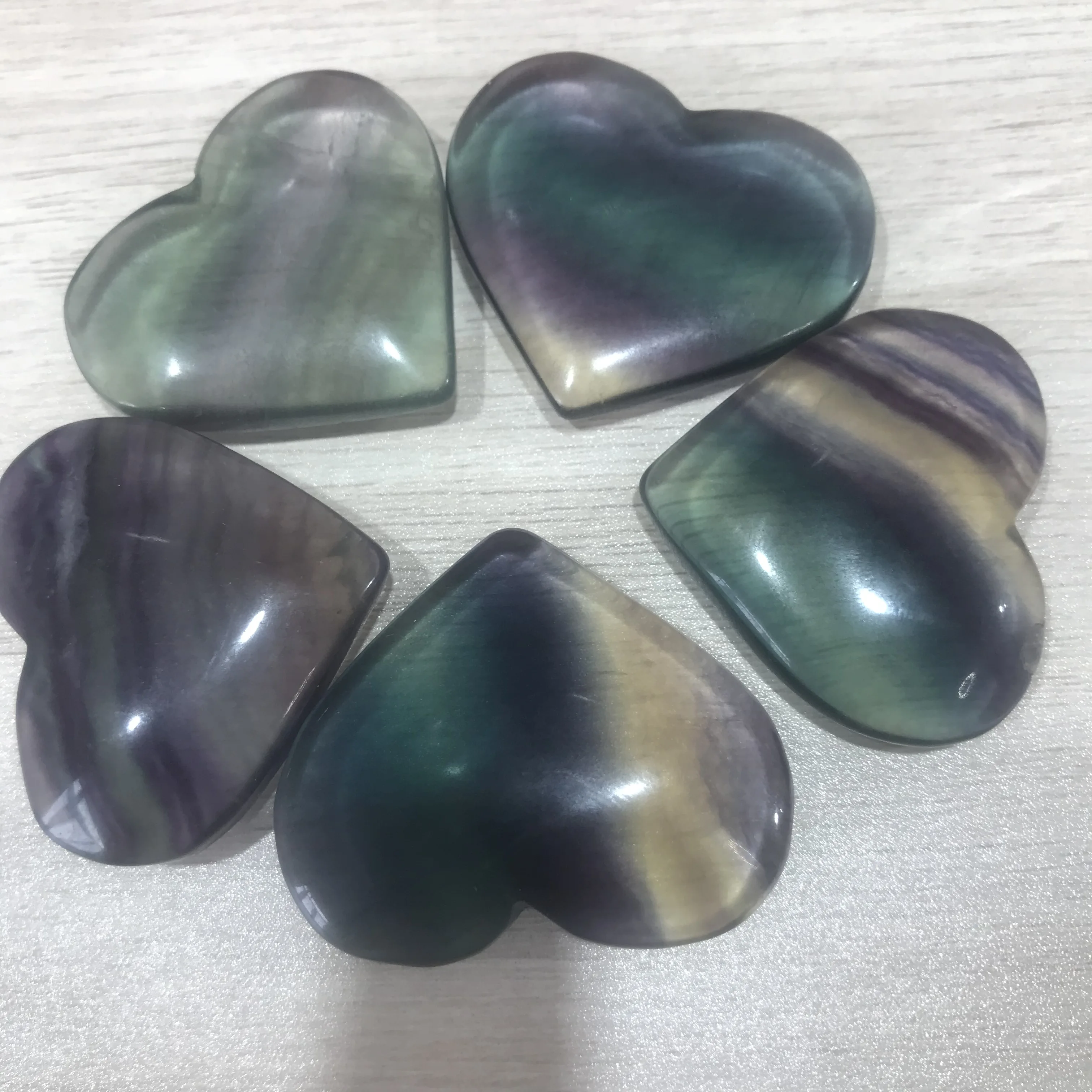 

1pcs Natural Rainbow Fluorite Crystal Quartz Heart Carving Colorful Heart Love Stone As Gifts for Home Decoration
