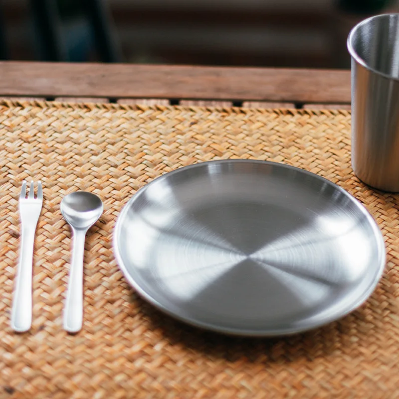 Круглые обеденные тарелки из нержавеющей стали в скандинавском стиле | Дом и сад