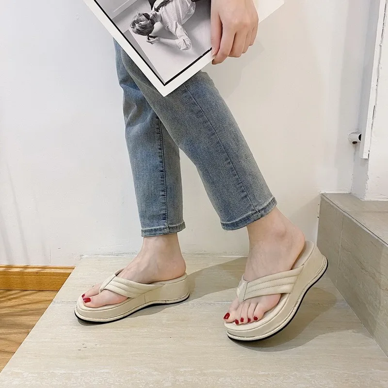 

Color Mixed Color Thick Bottom Flip Flops Women Famous Designer Clip Toe Slippers Ladies Platform Sandal Slides Beach Shoes 2021