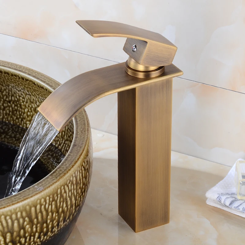 Квадратный высокий смеситель для ванной комнаты античная бронза на палубе