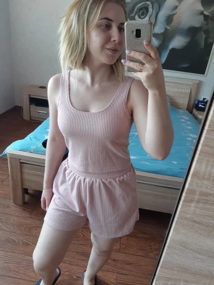 Женский спортивный костюм из трех предметов укороченный топ и шорты модная