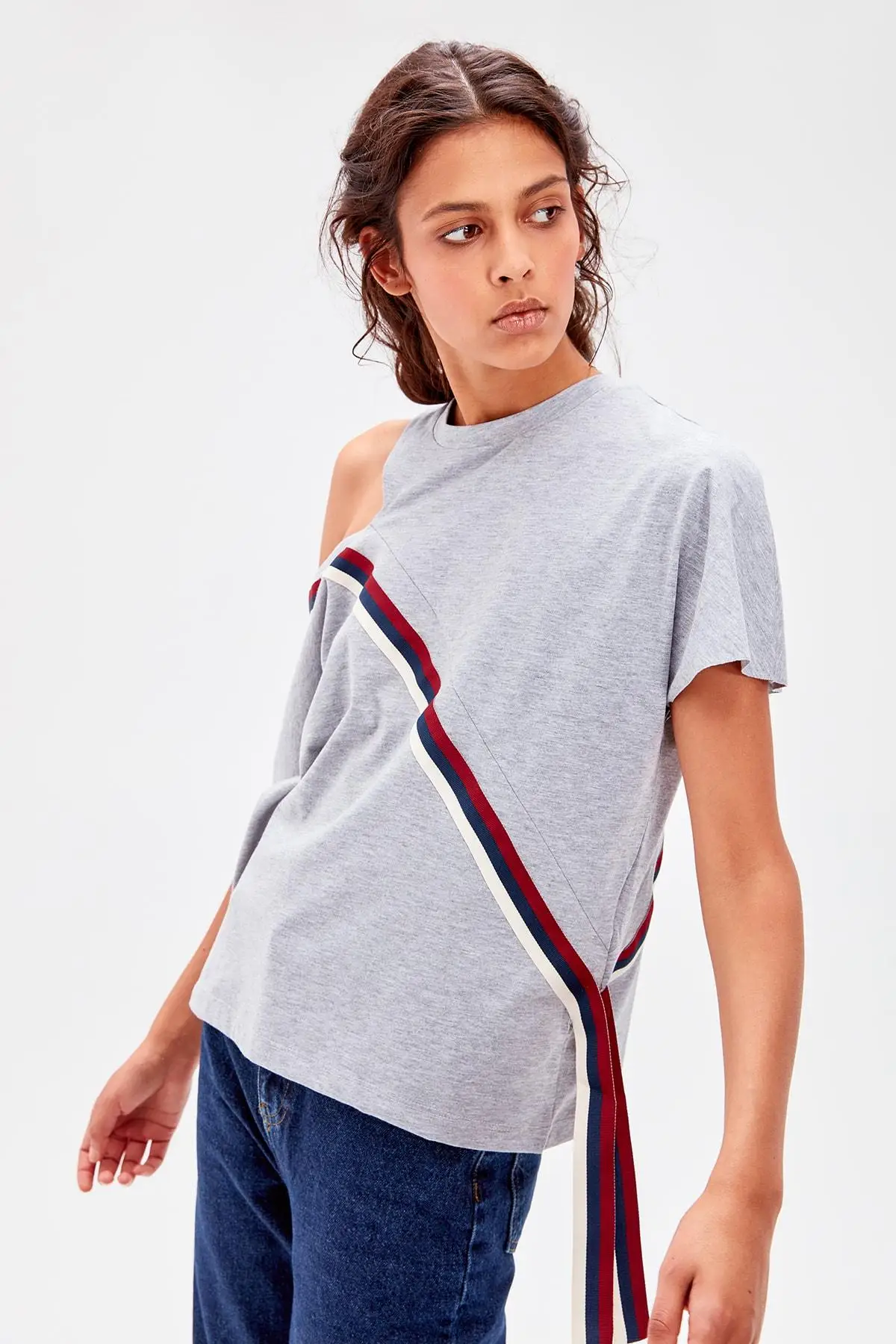 Trendyol серая полосатая трикотажная футболка TWOAW20TS0196