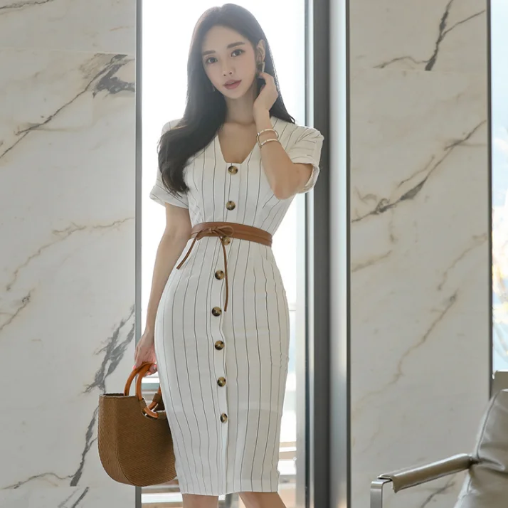 Женское элегантное офисное платье-карандаш в полоску маленькое пикантное