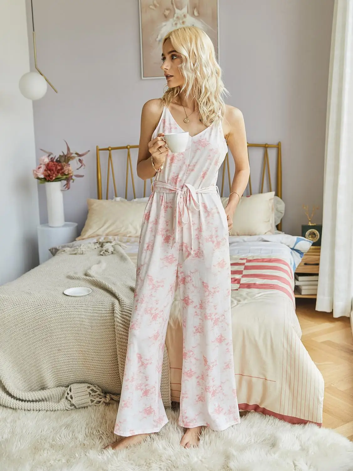 Женский трикотажный комбинезон из полиэстера с V-образным вырезом и открытой