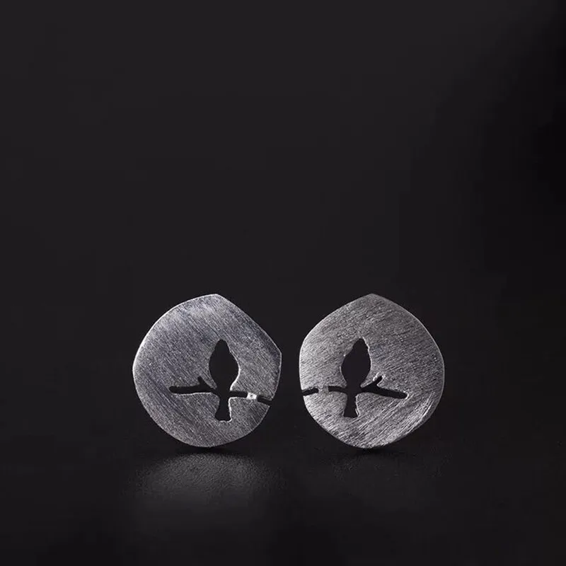 Женские серьги-гвоздики из серебра 925 пробы с матовой веткой дерева | Украшения и