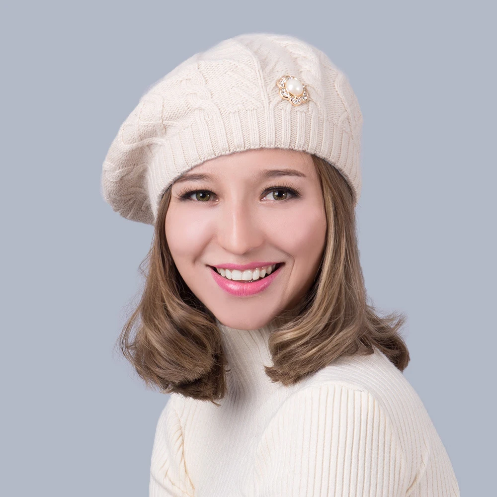 Берет женская шапка зимняя из ангоры вязаная осенняя теплая для катания на лыжах