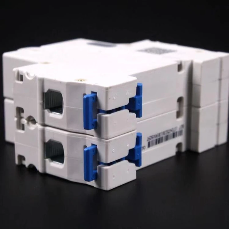 Фото Миниатюрный автоматический выключатель CHNT миниатюрный MCB NOVO DZ47 2 p 1A 2A 3A 6A 10A 16A 20A 25A Миниатюрный автоматический выключатель CHNT миниатюрный MCB NOVO DZ47 2 p 1A 2A 3A 6A 10A 16A 20A 25A