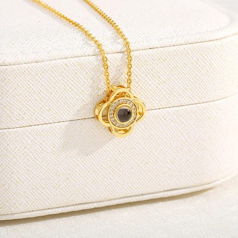 

Projection Pendant Necklaces For Women Lovers Gold 100 Languages Heart Cat Neck Chain Female Necklace Fashion Jewelry Gift 2020