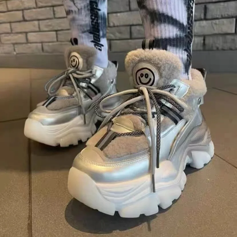 

2021winter New Lamb Wool High-Top women Shoes Trendy Ins Popular Net Red Fleece Lined Warm Keeping Leisure Snow Design Sense