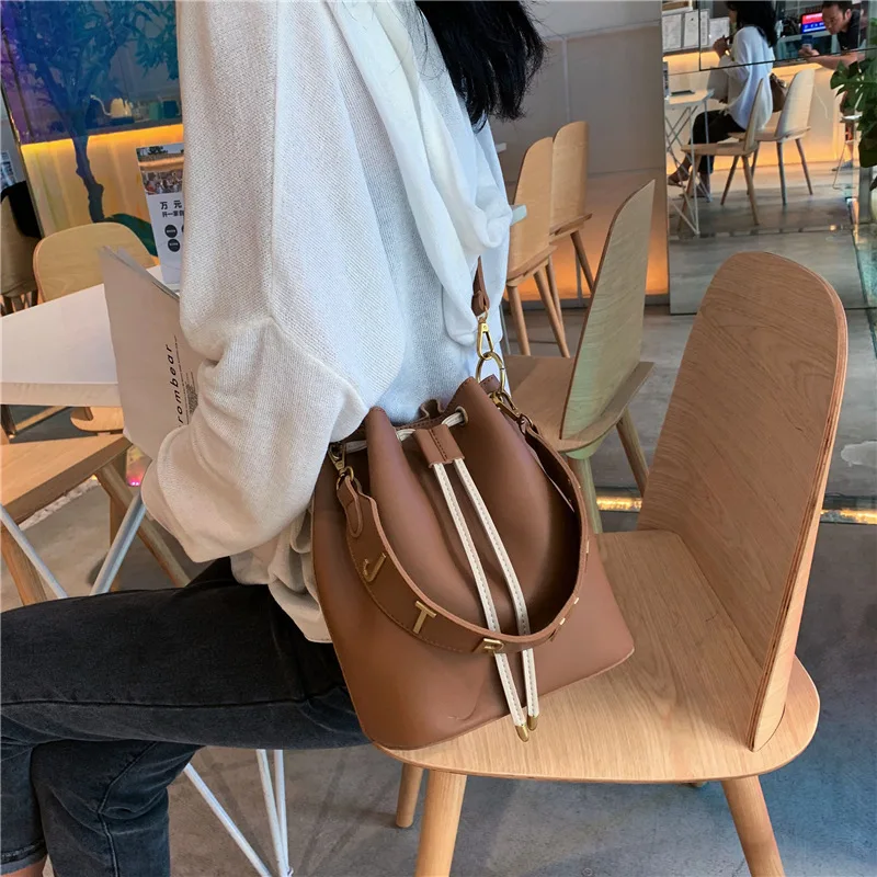 

Simple Bucket Crossbody Bags for Women Pu Leather Large Capacity Lady Travel Purses and Handbags Female Shoulder Messenger Bag