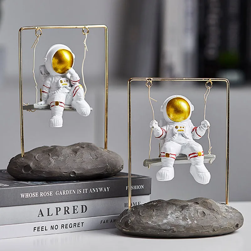 

Nordic Swing Astronaut Miniature Model Desktop Decoration Ornaments Wall Hnaging Artware Figurines Home Decoration Furnishings
