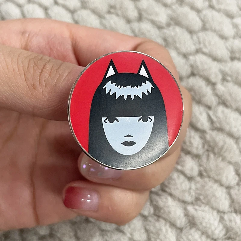 Эмалированная заколка Эмили в темной готике