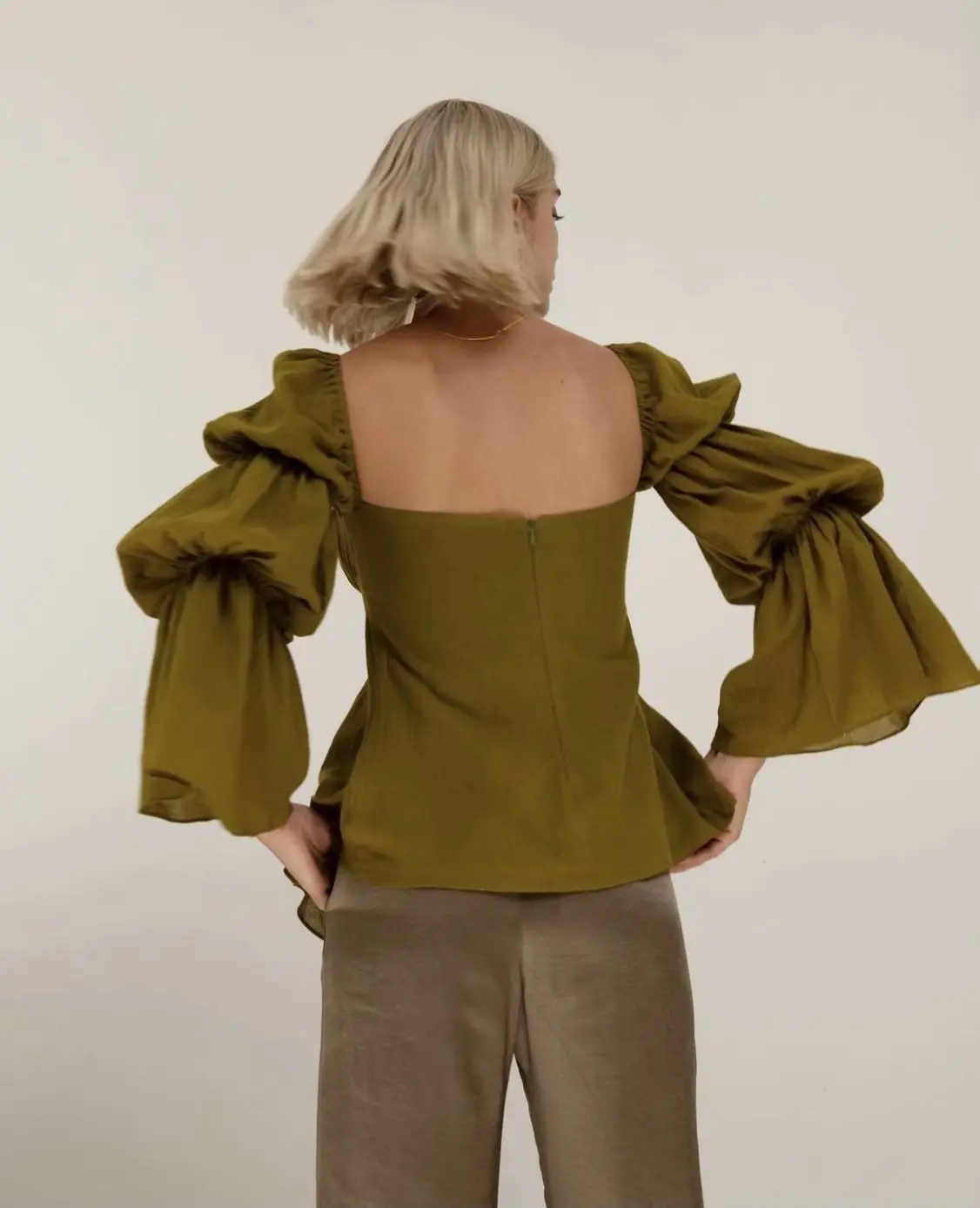 

2021 Women Chiffon T Shirt Flared Sleeves Elegant Blouse Summer Autumn Slash Neck Backless Tee Crop Top