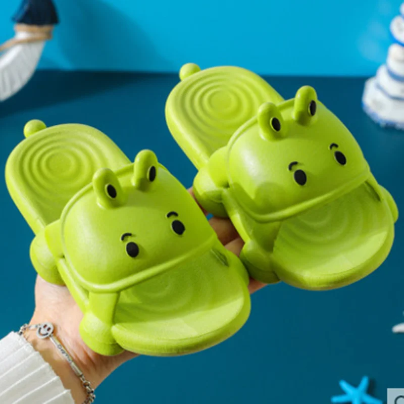 Тапочки пляжные унисекс милые Мультяшные шлепанцы мягкие Нескользящие из ПВХ