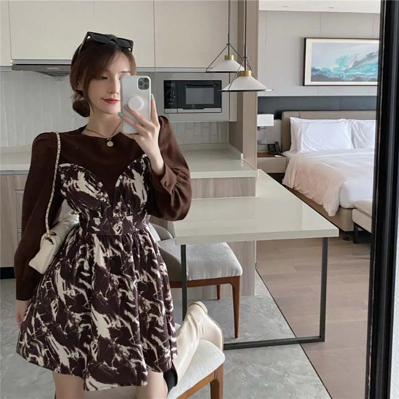

French retro tie-dye fake two-piece dress 2021 spring and autumn new long sleeve puff sleeve a-line short dresses women