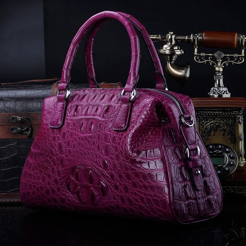Рисунок 2 - Женская сумка из натуральной кожи аллигатора