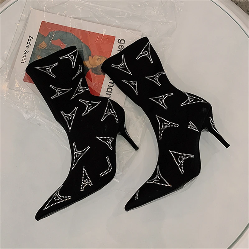 Женские ботильоны с острым носком черные или фиолетовые на высоком каблуке