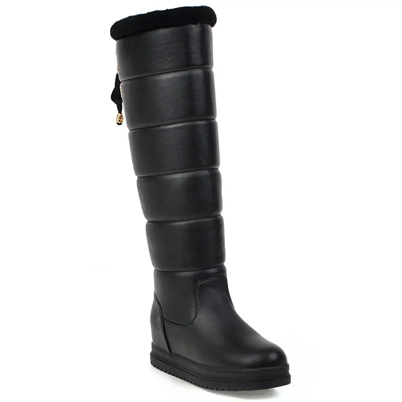 Женские теплые сапоги на шнуровке sgesвье черные и белые однотонные до колена