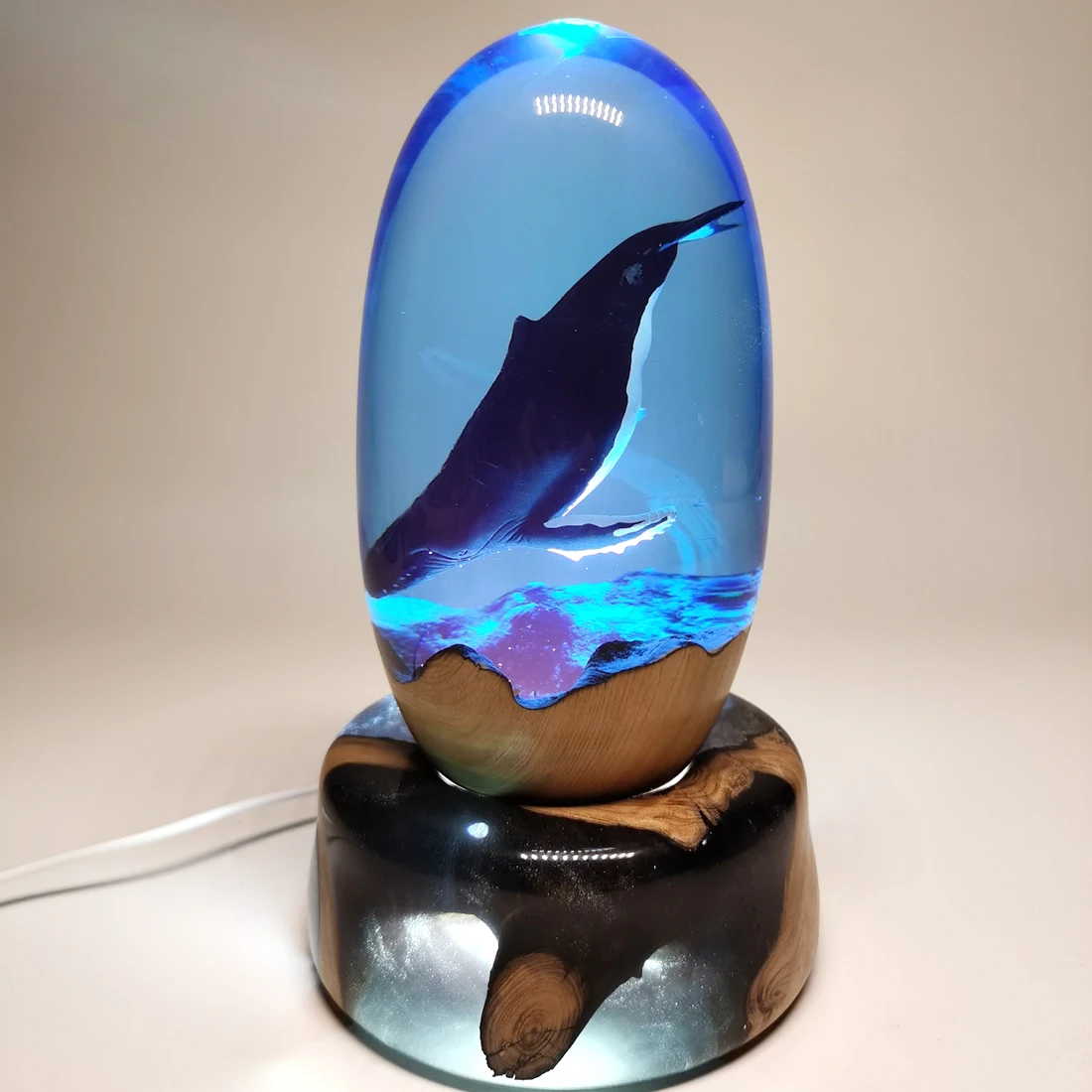 Verkaufen 10X12X12cm Kreative Desktop Harz Dekorationen Handwerk Gel Whale LED Nacht Licht Modell Hause Handwerk Ornamente Modelle