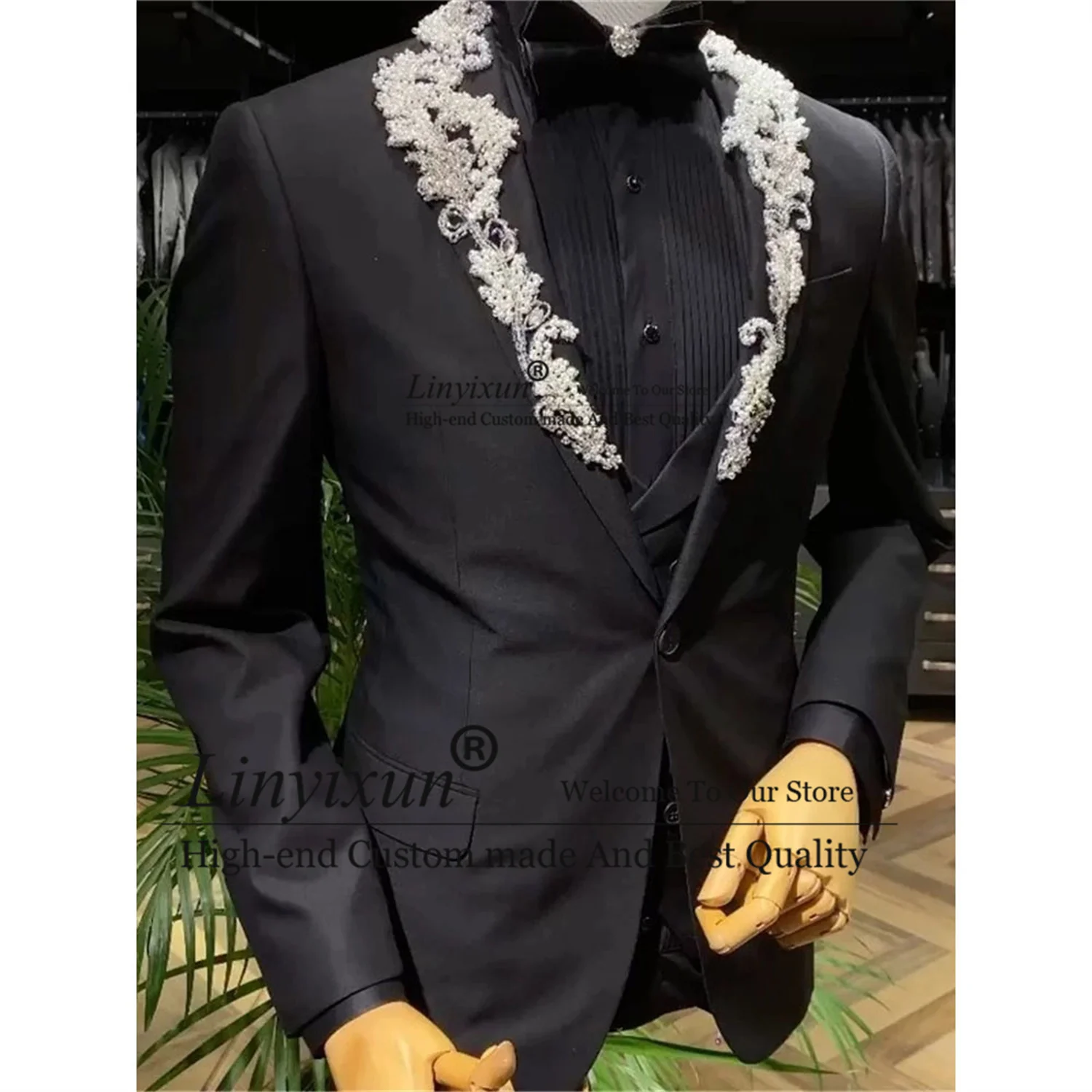 

Handsome Black Men Suits With Crystals Beaded Peaked Lapel Groom Wedding Tuxedo 2 Peices Slim Fit Smoking Business Male Blazer