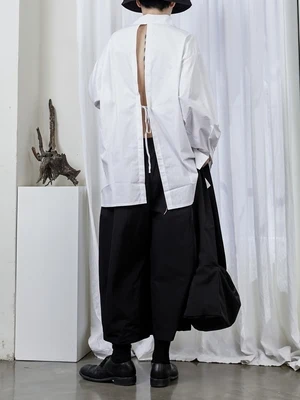 Новая Осенняя коллекция-это небольшая черная рубашка на пуговицах по