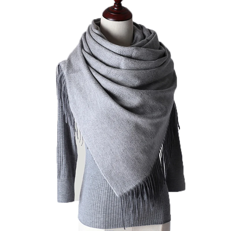 Женская модель с кисточками весенний и осенний тонкий длинный шарф