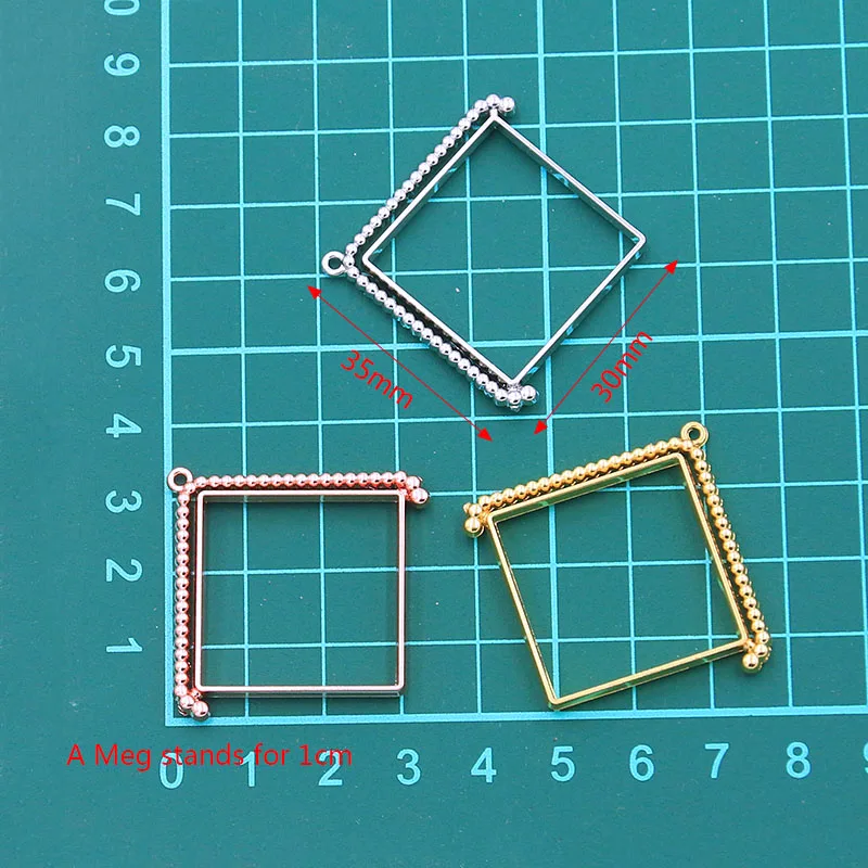 

6pcs/lot 7 Color 30*35mm Geometric Charm Rotating Square Hollow Rubber Blank Pendantplate DIY Frame Manual Mold