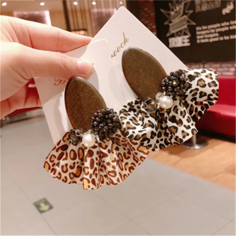 Для женщин и девушек на выставку брошь булавке значок серии комплект кисточкой