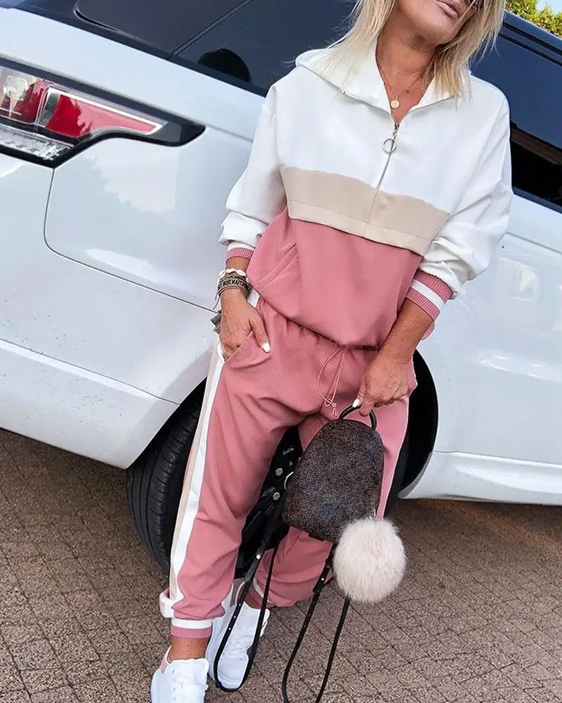 Комплект из двух предметов: кофта на молнии с капюшоном и брюки шнуровке| |