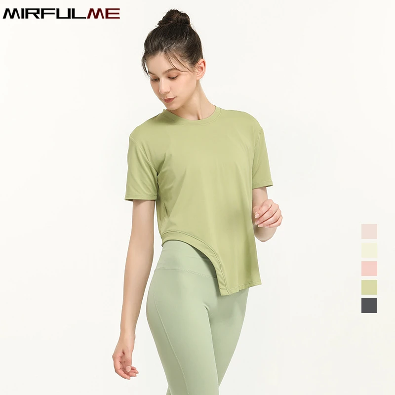 

Летние женские свободные спортивные топы быстросохнущая рубашка с короткими рукавами рубашки йоги эластичный изогнутые подол блузка для б...