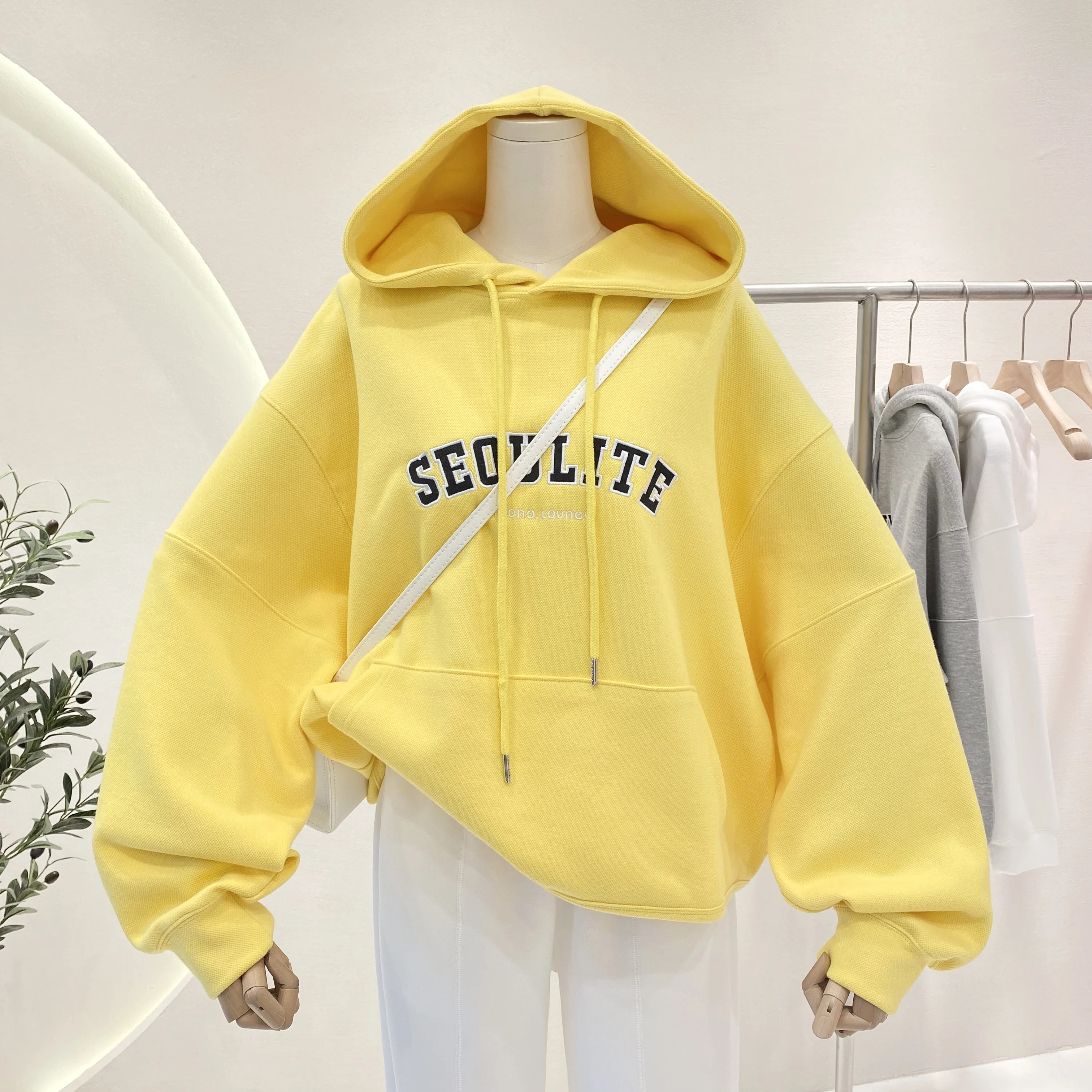 

Hoodies & Sweatshirts